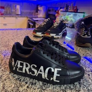 Versace Greca logo low top sneaker